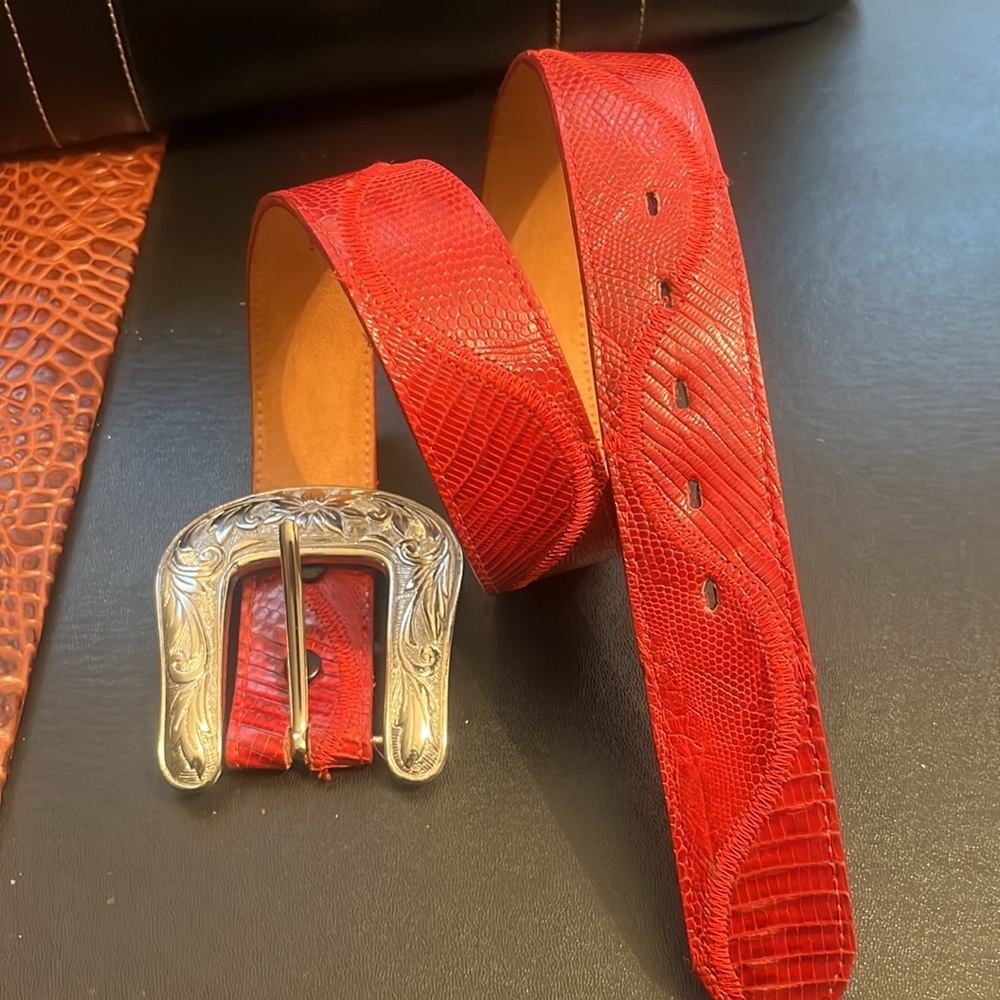 RED LIZARD BELT & BUCKLE MENS OR LADIES